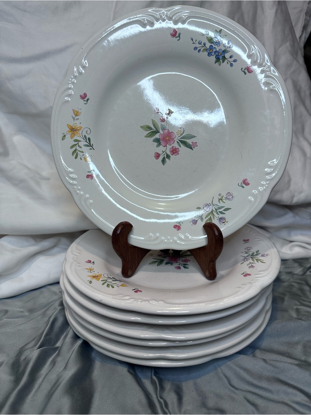 Meadow Lane
by PFALTZGRAFF Set of Seven, 8” Plates
